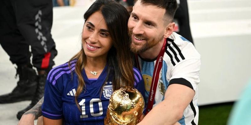 Cuộc hôn nhân đẹp của Lionel Messi và Antonella Roccuzzo